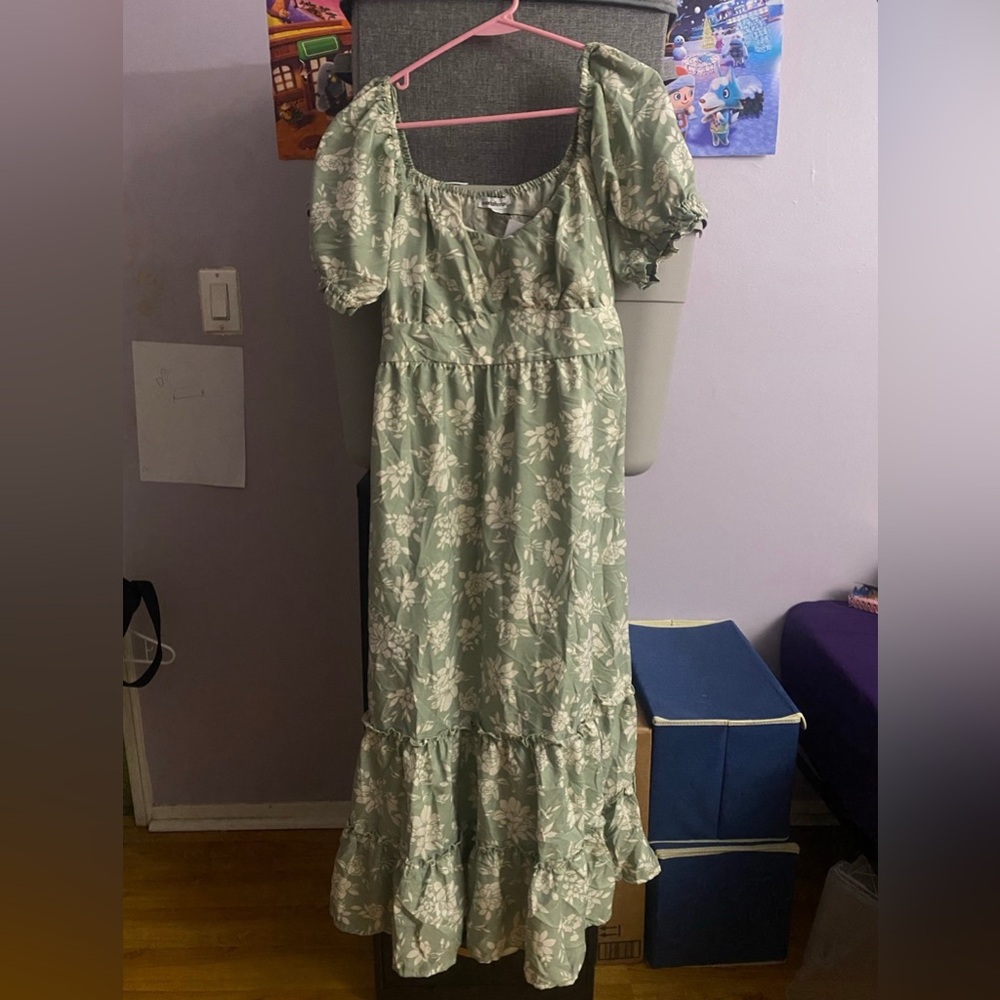 Long green floral puffy sleeved dress